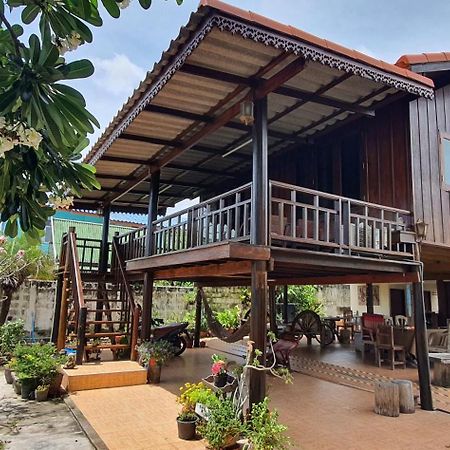Seesea Thai Wooden House On Beachfront Prachuap Khiri Khan Exterior photo